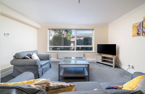 Redhill Apartment | Redhill Retreat - Cozy 2 Bedroom Apartment