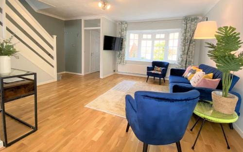 Redhill Apartment | Redhill Town Centre 3 bed House near Gatwick Airport, easy commute to London