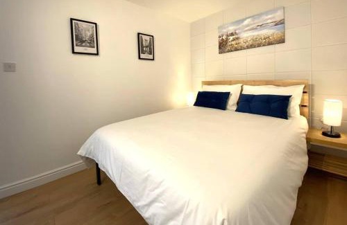 Redhill Apartment | Redhill Town Centre Garden Flat