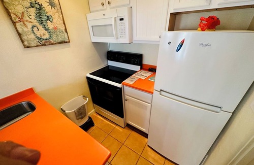 North Redington Beach Apartment | Redington Directly on the Beach Sea Rocket WiFi Parking 25