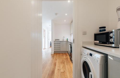 Bristol House | Redland Stay In Bespoke Home 2 of 2
