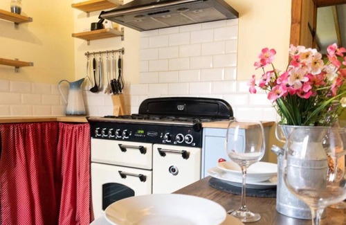 Dorking Cottage | Redlands is a Cosy Characterful 2 Bed Cottage in the Surrey Hills