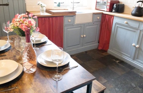 Dorking Cottage | Redlands is a Cosy Characterful 2 Bed Cottage in the Surrey Hills