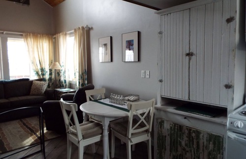 Redpath Cottage | Redpath Retreat- enjoy the quiet beauty of the prairie in this private cottage