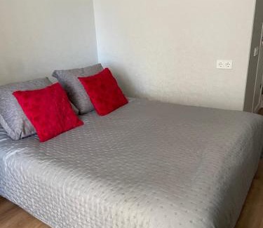 Petrovskoye Apartment | Redroom