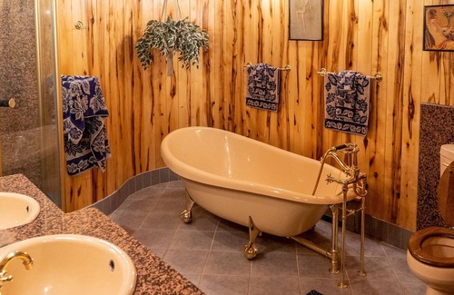Land O Lakes Cabin | Redstone, a one-of-a-kind, luxurious 7200 sq. ft. impressive Lakeside log home