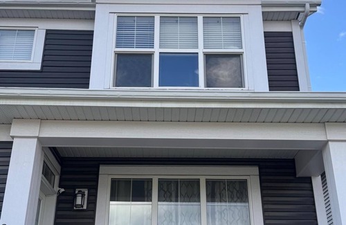 Calgary House | Redstone Sunset Haven Near Calgary International Airport