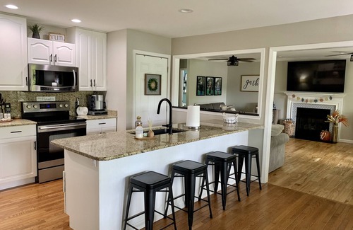 Bluff City House | Reduced ! Beautiful Home Located 2.5 miles from Bristol Motor Speedway !