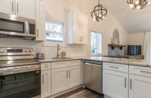 Waleska House | Reduced Pricing at Lake Arrowhead - Swimming, Tennis, Boating, Hiking, Pickleball, Nature