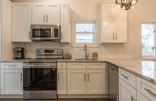 Waleska House | Reduced Pricing at Lake Arrowhead - Swimming, Tennis, Boating, Hiking, Pickleball, Nature