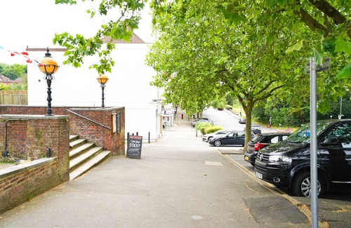 London Borough of Bromley Apartment | *REDUCED* *REFURBISHED* Studio (2) 25 mins to London Bridge