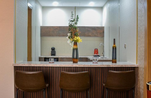 Jeddah Hotel | Redwaves Hotel