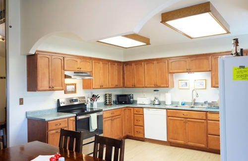 Mount Shasta House | Redwood Garden Cottage