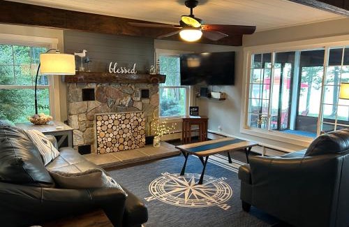 Oscoda House | Redwood Retreat by the Lake
