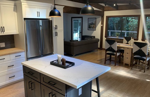 Lagunitas Cottage | Redwood Cottage near Point Reyes + hiking 2br/1b