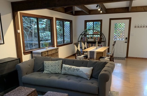 Lagunitas Cottage | Redwood Cottage near Point Reyes + hiking 2br/1b