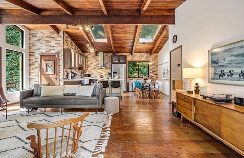 Monte Rio House | RedwoodHollow~Enchanting Forest Home! Redwoods-5-Star Reviews! HotTub/WiFi