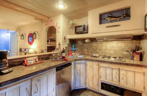 Piercy Apartment | Redwoods River Resort