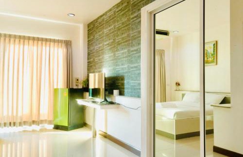 Samre Hotel | Ree- Riverside hotel
