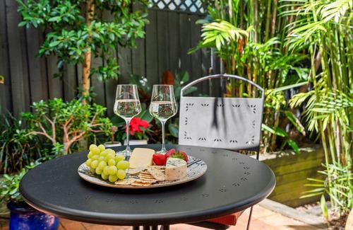 Neutral Bay House | Reed Cottage - Large private garden cottage a perfect base for your Sydney stay