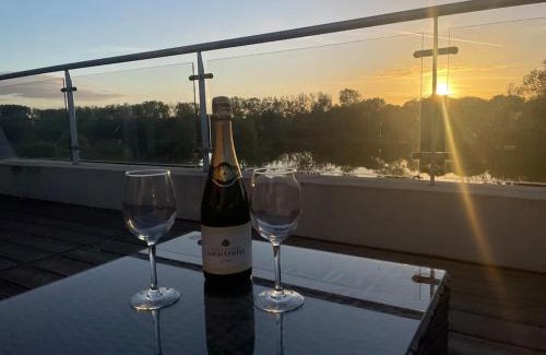 Malmesbury Apartment | Reed Warbler - HM111 - Lower Mill Estate Penthouse Apartment with Spa Access