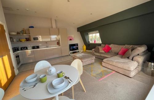 Malmesbury Apartment | Reed Warbler - HM111 - Lower Mill Estate Penthouse Apartment with Spa Access