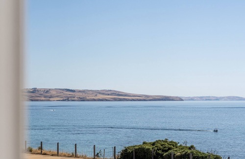 Aldinga Beach House | Reef House - Luxury Beachfront - Near Wineries