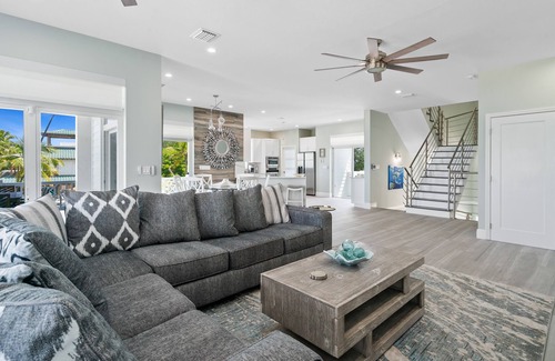Summerland Key House | ~Reel Em' Inn~ Luxury Oceanfront Summerland Key home with deep water and pool!