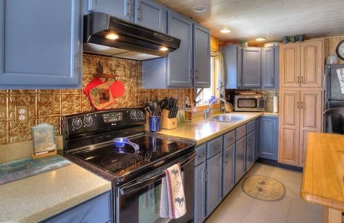 Rangeley Plantation House | Reel Life - ATV/Snowmobile from door!