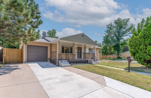 Alta Vista Area House | Reel Retreat | A 3BR Family-Friendly Escape
