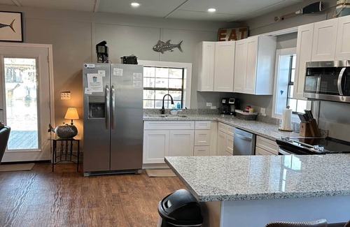 Venice House | Reel Therapy 3- Venice Marina (B Dock) *3 Separate Bedrooms*
