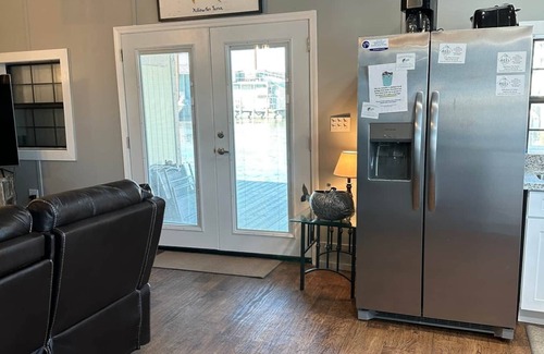 Venice House | Reel Therapy 3- Venice Marina (B Dock) *3 Separate Bedrooms*