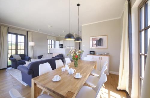 Dranske Villa | Reetland am Meer - Luxus Reetdachvilla mit 3 Schlafzimmern, Sauna und Kamin H18