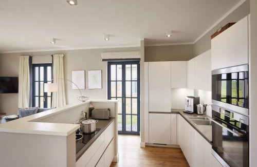 Kreptitz House | Reetland am Meer - Luxus Reetdachvilla mit 3 Schlafzimmern, Sauna und Kamin F12