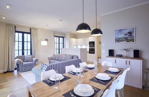 Dranske House | Reetland am Meer - Luxus Reetdachvilla mit 3 Schlafzimmern, Sauna und Kamin F15