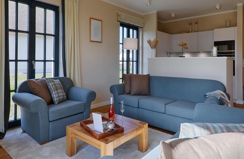 Dranske House | Reetland am Meer - Luxus Reetdachvilla mit 3 Schlafzimmern, Sauna und Kamin F20