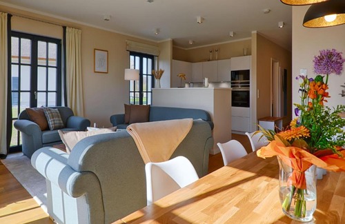 Dranske House | Reetland am Meer - Luxus Reetdachvilla mit 3 Schlafzimmern, Sauna und Kamin F20