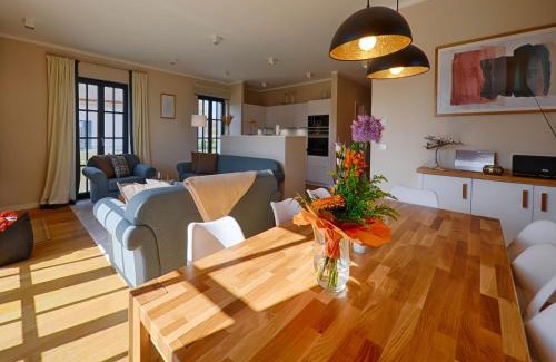 Dranske House | Reetland am Meer - Luxus Reetdachvilla mit 3 Schlafzimmern, Sauna und Kamin F20
