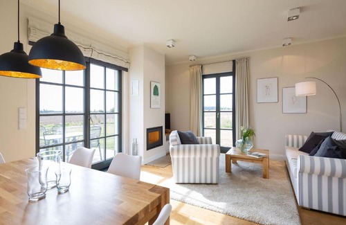 Kreptitz House | Reetland am Meer - Premium Reetdachvilla mit 3 Schlafzimmern, Sauna und Kamin E08