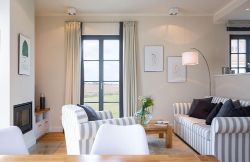 Kreptitz House | Reetland am Meer - Premium Reetdachvilla mit 3 Schlafzimmern, Sauna und Kamin E08
