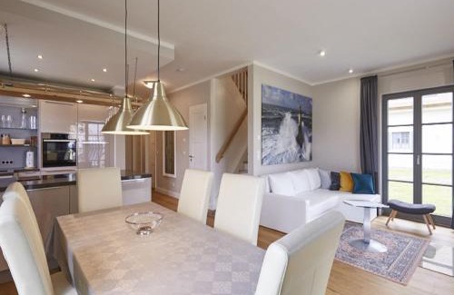 Kreptitz House | Reetland am Meer - Premium Reetdachvilla mit 3 Schlafzimmern, Sauna und Kamin E15