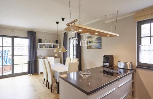 Kreptitz House | Reetland am Meer - Premium Reetdachvilla mit 3 Schlafzimmern, Sauna und Kamin E15
