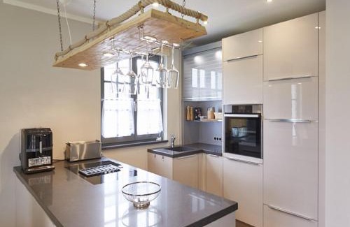 Kreptitz House | Reetland am Meer - Premium Reetdachvilla mit 3 Schlafzimmern, Sauna und Kamin E15