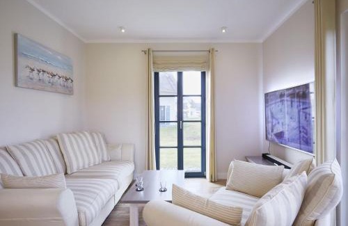 Kreptitz House | Reetland am Meer - Premium Reetdachvilla mit 3 Schlafzimmern, Sauna und Kamin F04