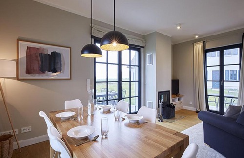 Dranske House | Reetland am Meer - Premium Reetdachvilla mit 3 Schlafzimmern, Sauna und Kamin F14