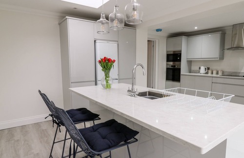 Burry Port House | REEVAS-RETREAT, pet friendly, character holiday cottage in Burry Port