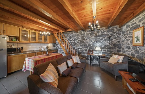Calheta Ski Chalet | Refúgio da Serra - By Wehost