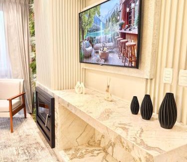 Vila Luiza Apartment | Refúgio Moderno com Lareira em Canela