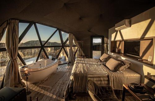 Rancho Queimado House | Refúgio nas Nuvens, Domo Omega Luxuoso com Fogo de Chão e Hidro Panorâmica