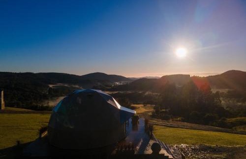 Rancho Queimado House | Refúgio nas Nuvens, Domo Omega Luxuoso com Fogo de Chão e Hidro Panorâmica